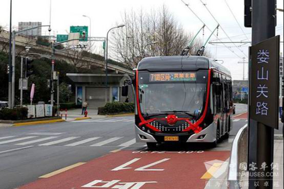Yutong 18m double energy powered trolleys put into operation in Shanghai